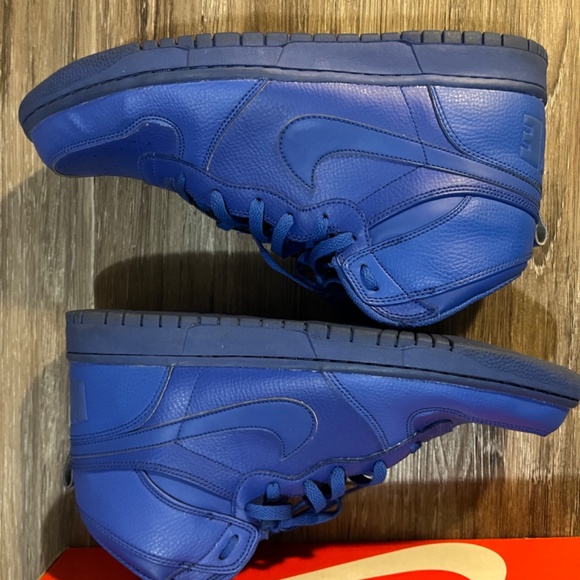 Nike - Picture 7 of 9